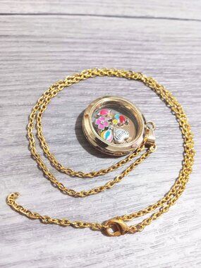29mm Gold tone Floating necklace with charms and a small plate